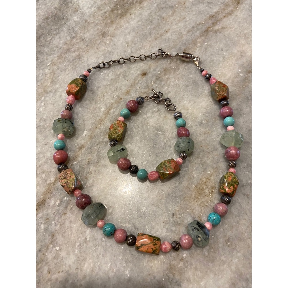 *SALE* Beaded necklace and bracelet
